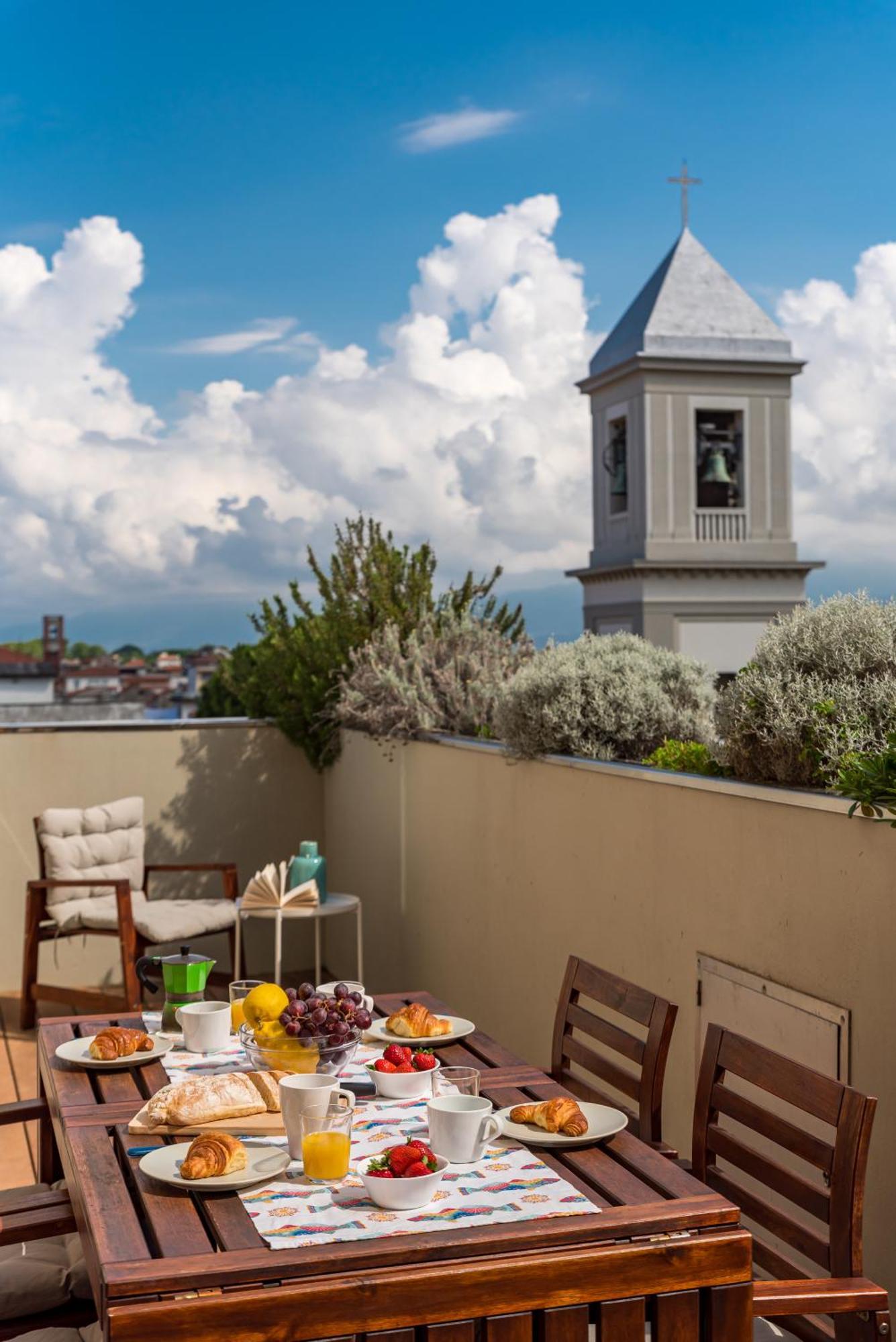 Levante Appartamento Di Pregio, Terrazza E Vista Panoramica Sul Mare E La Citta Viareggio Exterior foto