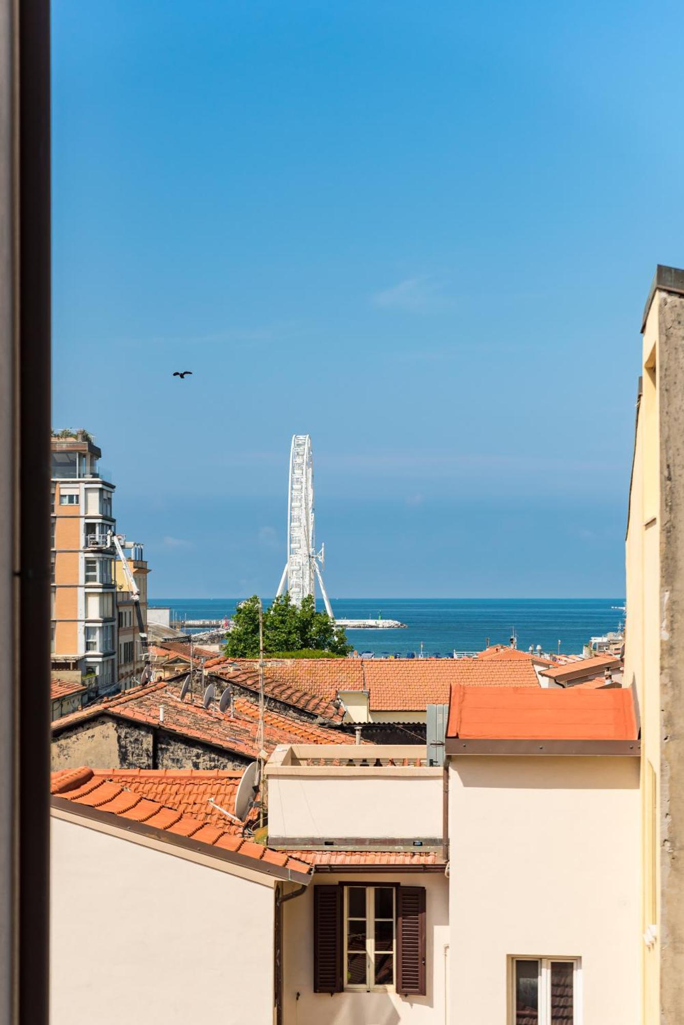 Levante Appartamento Di Pregio, Terrazza E Vista Panoramica Sul Mare E La Citta Viareggio Exterior foto